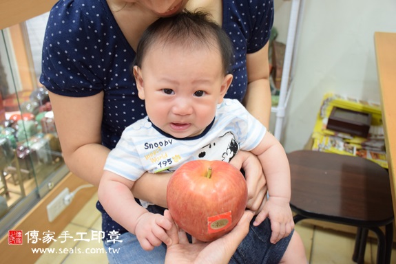 劉寶寶(新北永和區嬰兒寶寶滿月剃頭理髮、免費嬰兒剃胎毛儀式吉祥話)。中國風會場，爸媽寶貝免費穿「日中韓」古裝禮服。專業拍照、DVD光碟、證書。★購買「臍帶章、肚臍章、胎毛筆刷印章」贈送：剃頭、收涎、抓周，三選一。 2015.10.30 照片8